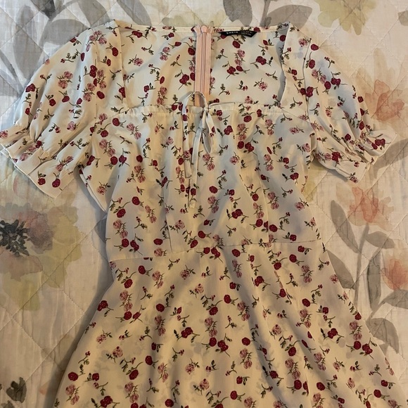 Floral Short Puff Sleeved Dress - Picture 1 of 9